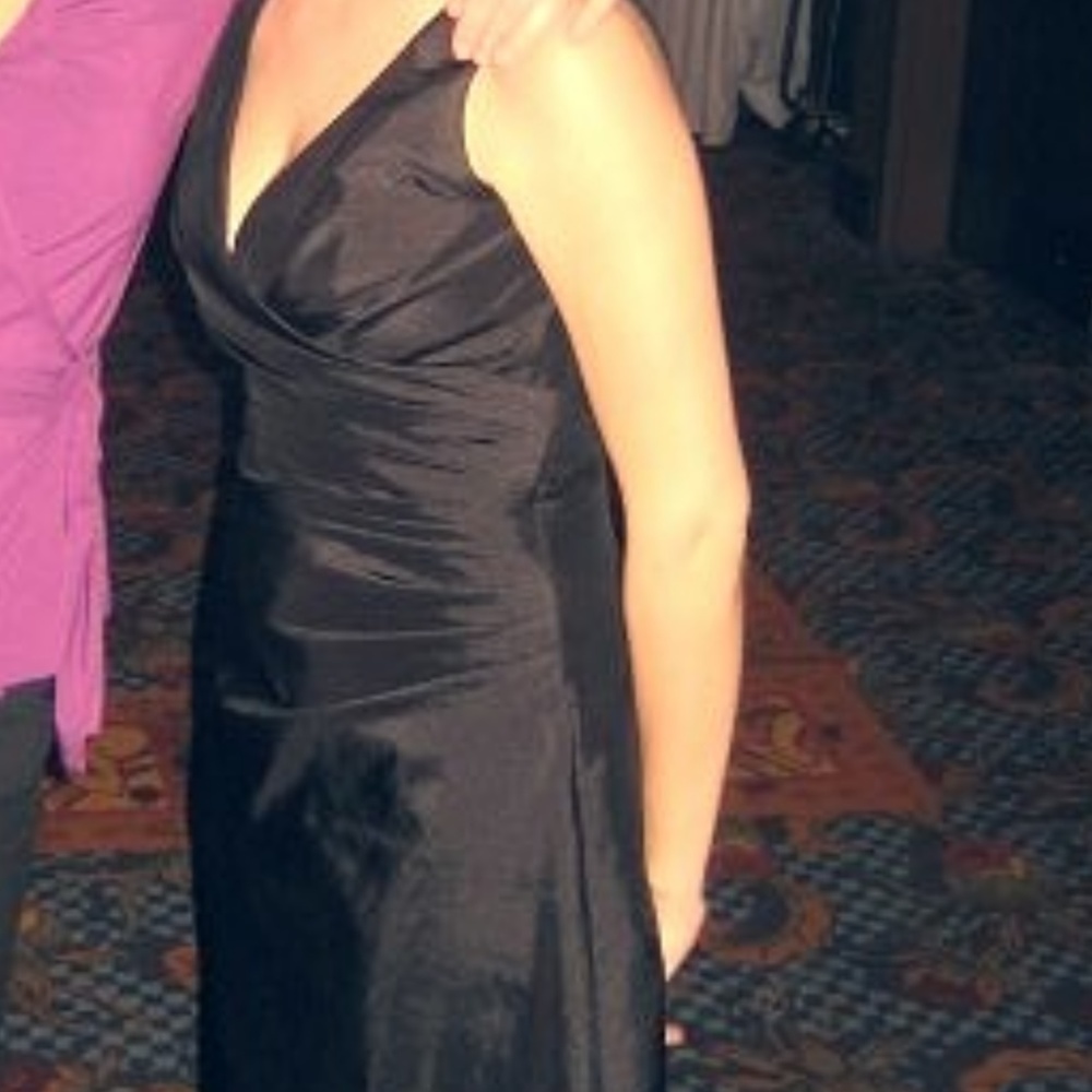 Black v-neck wrap-style knee length dress size 6